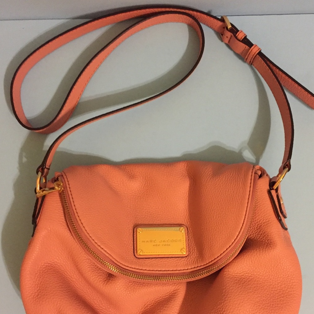 MARC JACOBS large  CLASSIC MESSENGER BAG- EUC - Picture 3 of 9